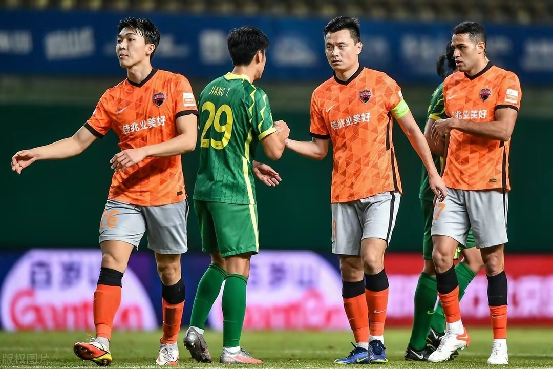 乐鱼- 亚冠赛程吃紧,浙江队今晨门线救险,质疑声仍在,年轻球员得到机会