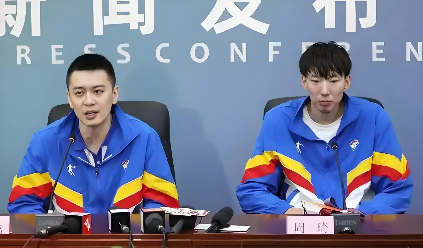  今晨社区盾焦点战，广厦男篮再遭质疑，底气十足，更衣室氛围转暖