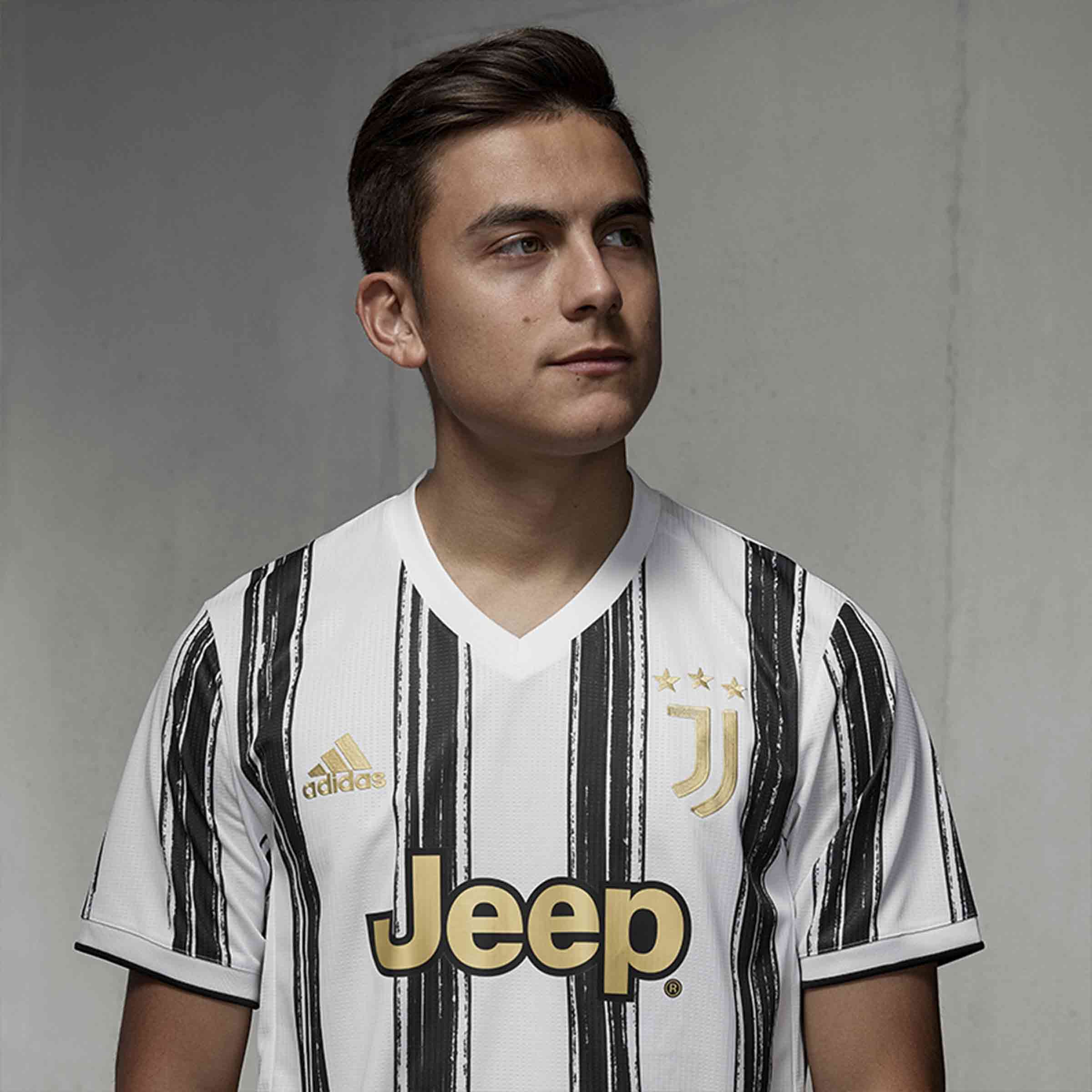 乐鱼电竞-詹姆斯在尤文图斯比赛中夺冠，持续失利引发热议！比赛高潮迭起的简单介绍