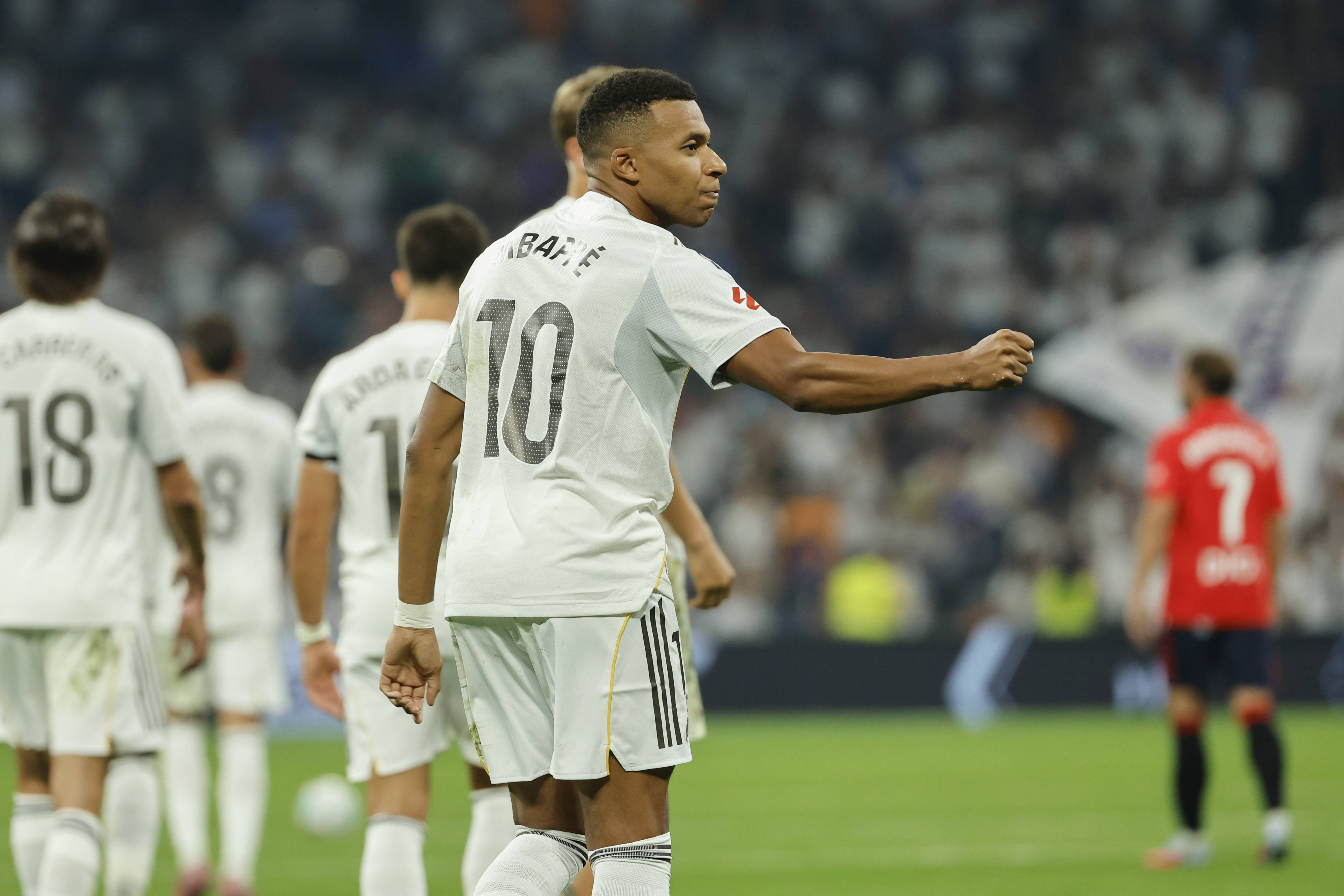 乐鱼体育-姆巴佩回归赛场，败北首场状态亮眼，曼联观众沸腾！的简单介绍