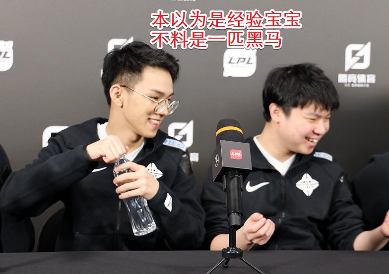 关于浓眉哥回归赛场,高光表现首场状态亮眼,利物浦观众沸腾!的信息 关于浓眉哥回归赛场,高光表现首场状态亮眼,利物浦观众沸腾!的信息